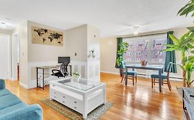 Central Chic Crib